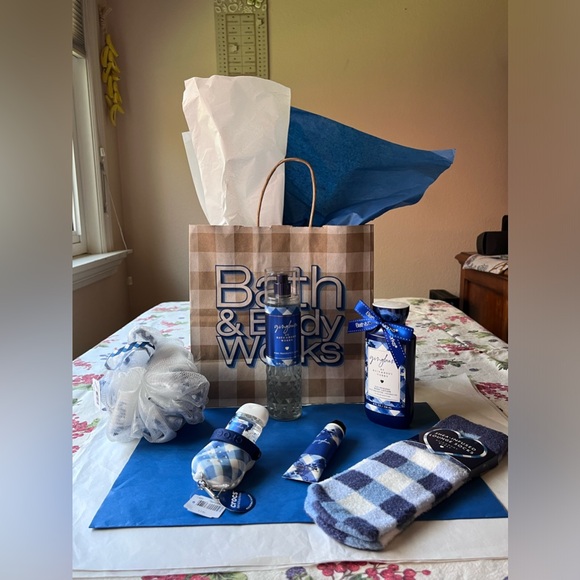 🟦⬜️🟦 CROCS x BATH & BODY WORKS MINI GINGHAM POCKETBAC HOLDER  BUNDLE 🟦⬜️🟦 - Picture 10 of 16